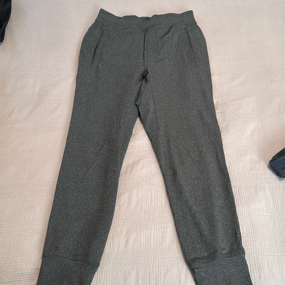 Lululemon men’s Sweatpants/ Joggers Size medium